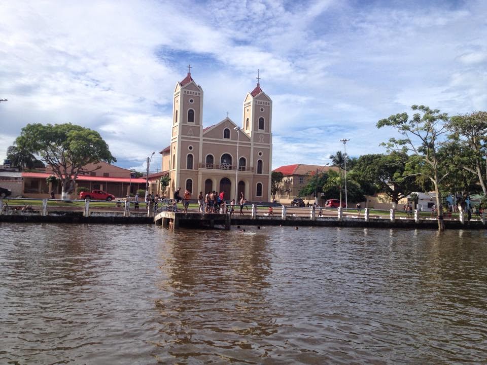 Imagem retirada do blog de Dom Wilmar da Catedral de Sant'Ana em Itaituba na orla do Rio Tapajós.